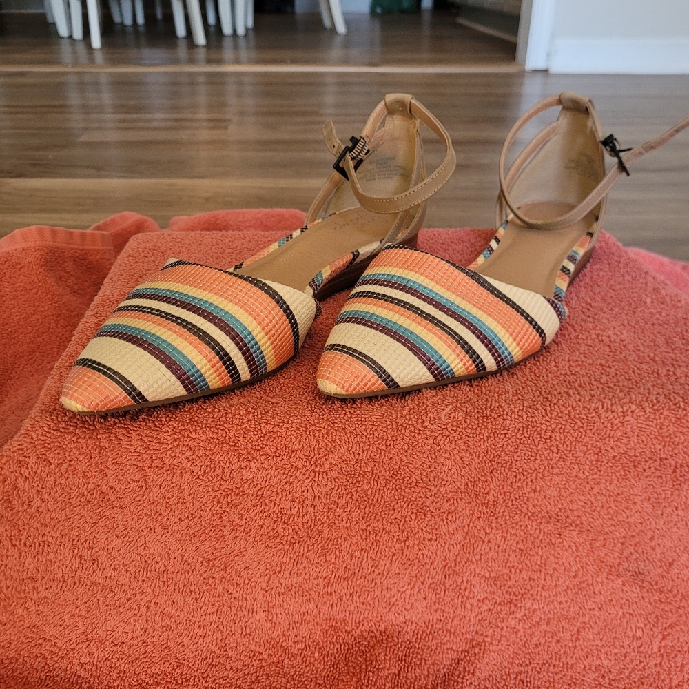 Crown Vintage Multi-colored Low Wedge/Flats Size 11